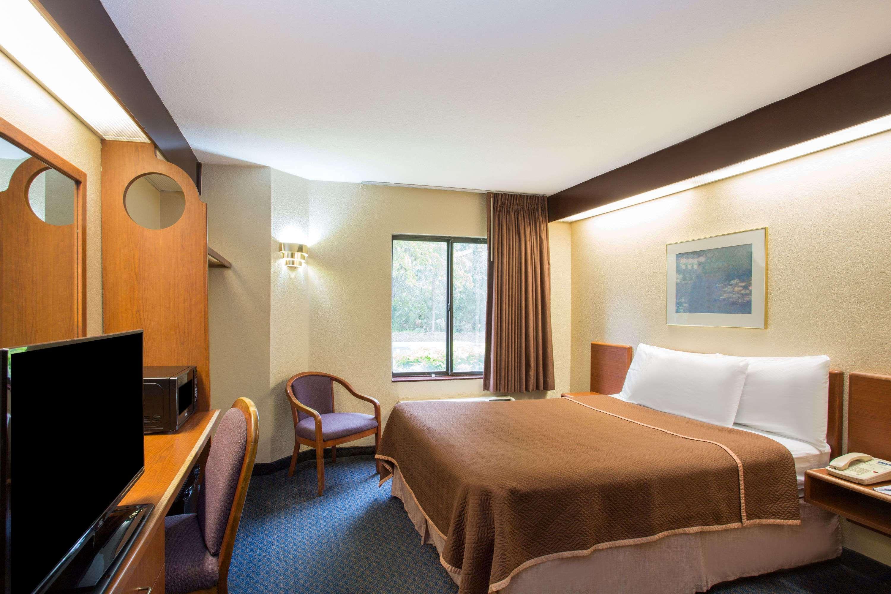 Travelodge By Wyndham Fort Myers Airport Екстериор снимка