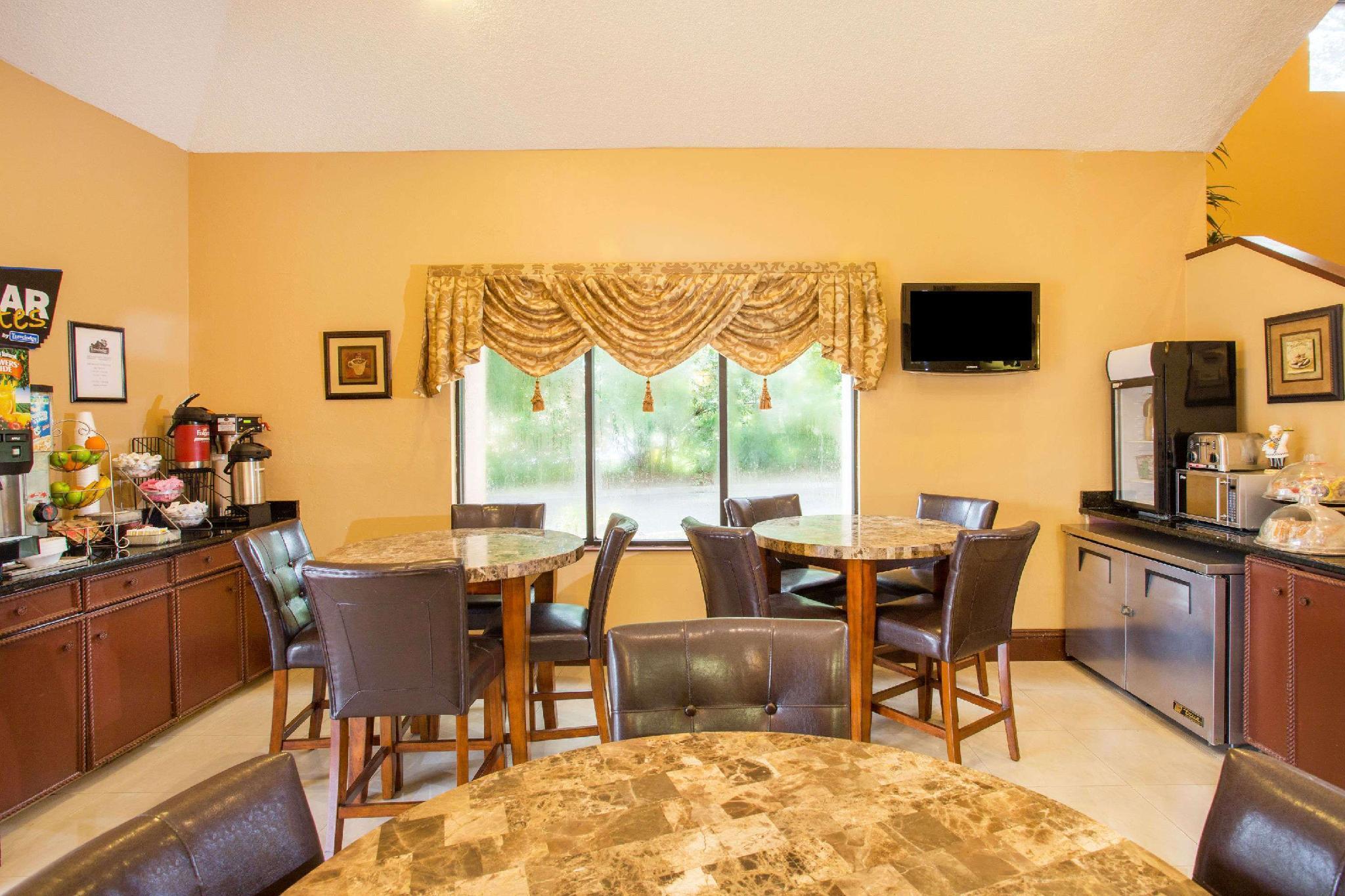 Travelodge By Wyndham Fort Myers Airport Екстериор снимка
