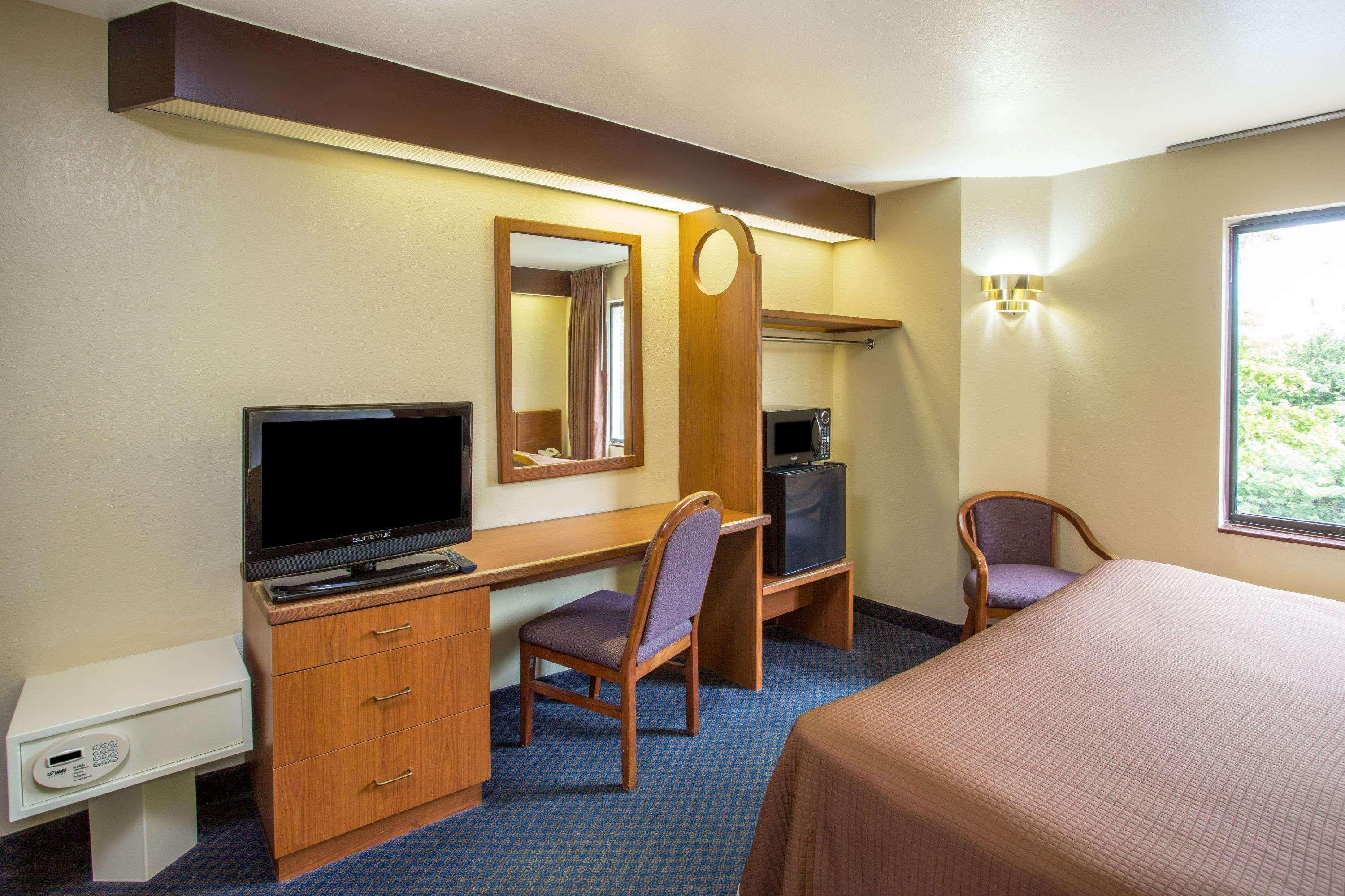 Travelodge By Wyndham Fort Myers Airport Екстериор снимка