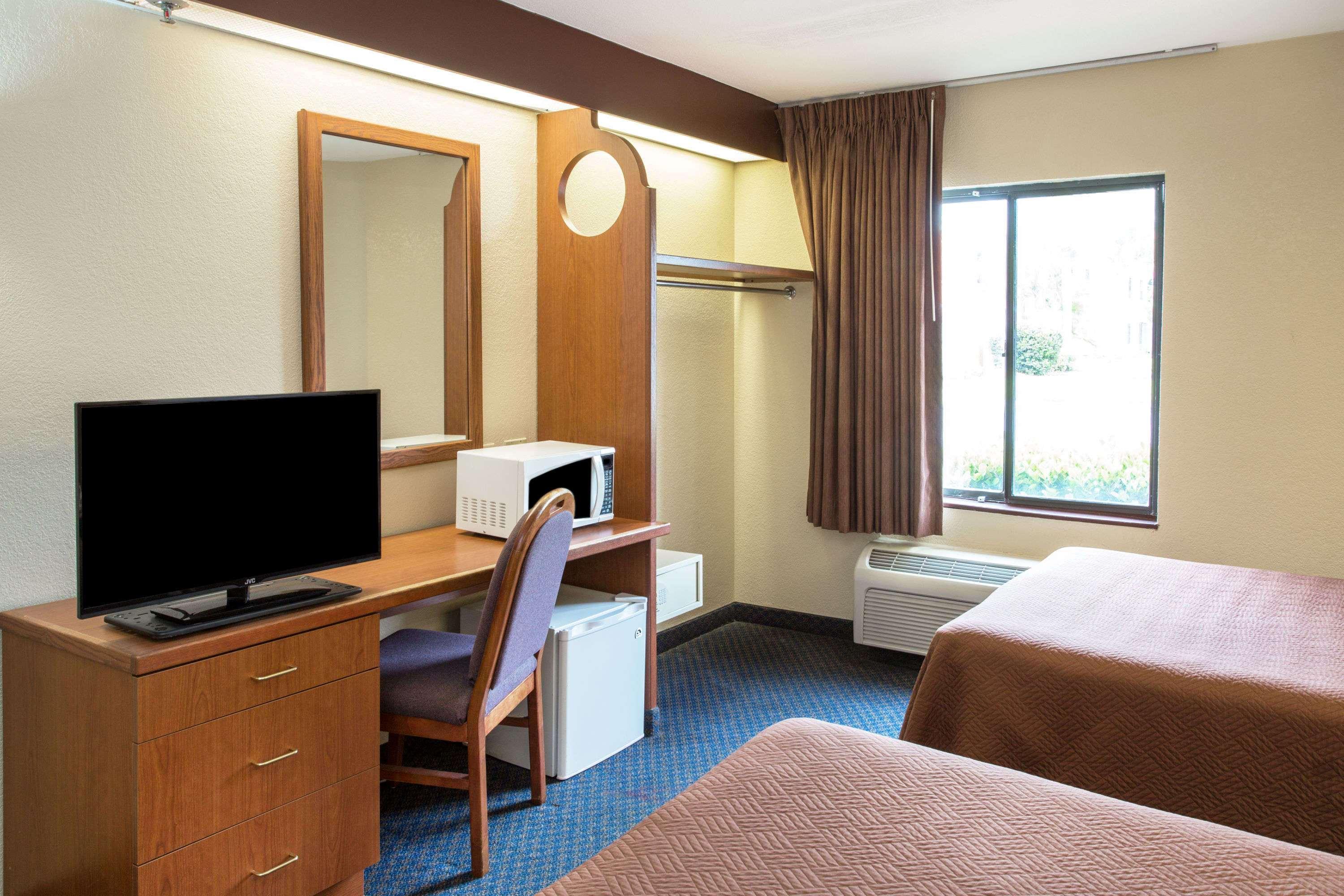 Travelodge By Wyndham Fort Myers Airport Екстериор снимка