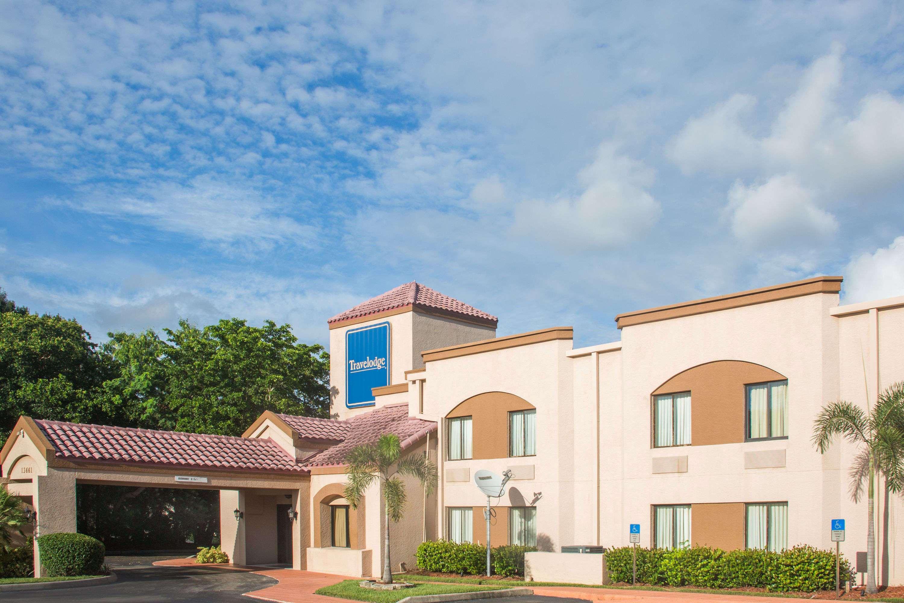 Travelodge By Wyndham Fort Myers Airport Екстериор снимка