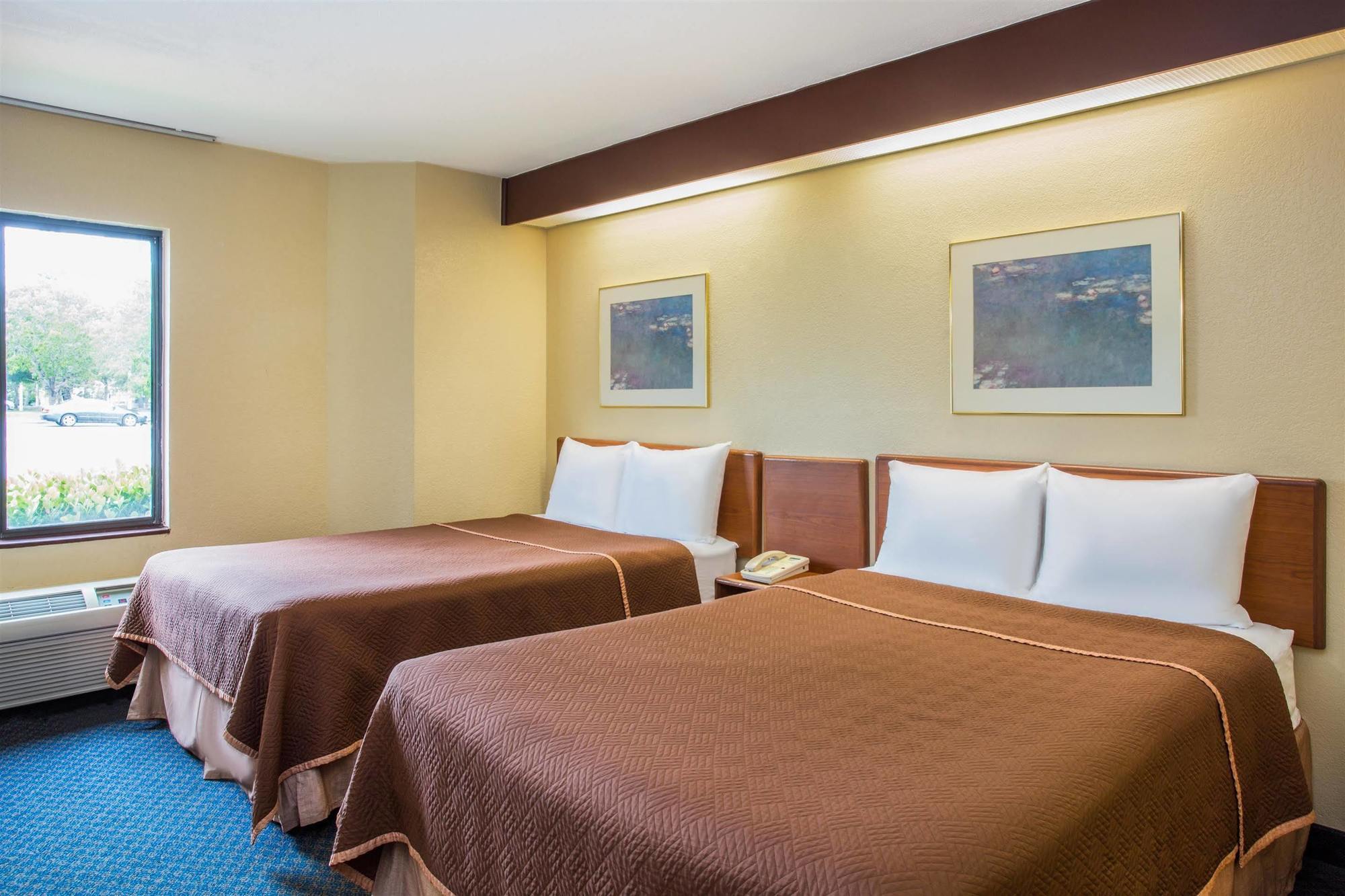 Travelodge By Wyndham Fort Myers Airport Екстериор снимка