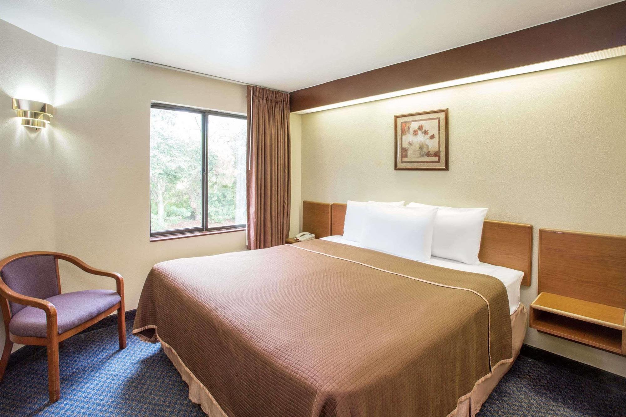 Travelodge By Wyndham Fort Myers Airport Екстериор снимка